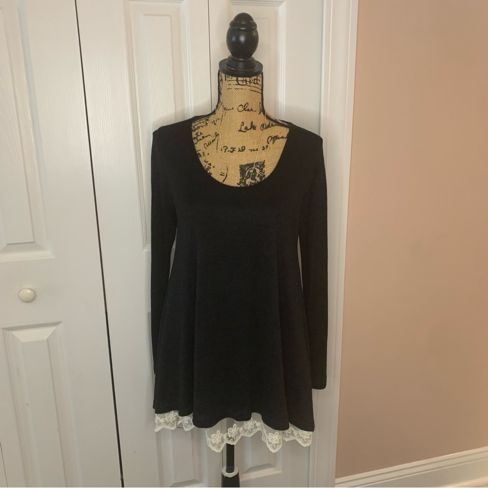 Umgee Black Long Sleeve Layer Look Lace Trim Knit Tunic